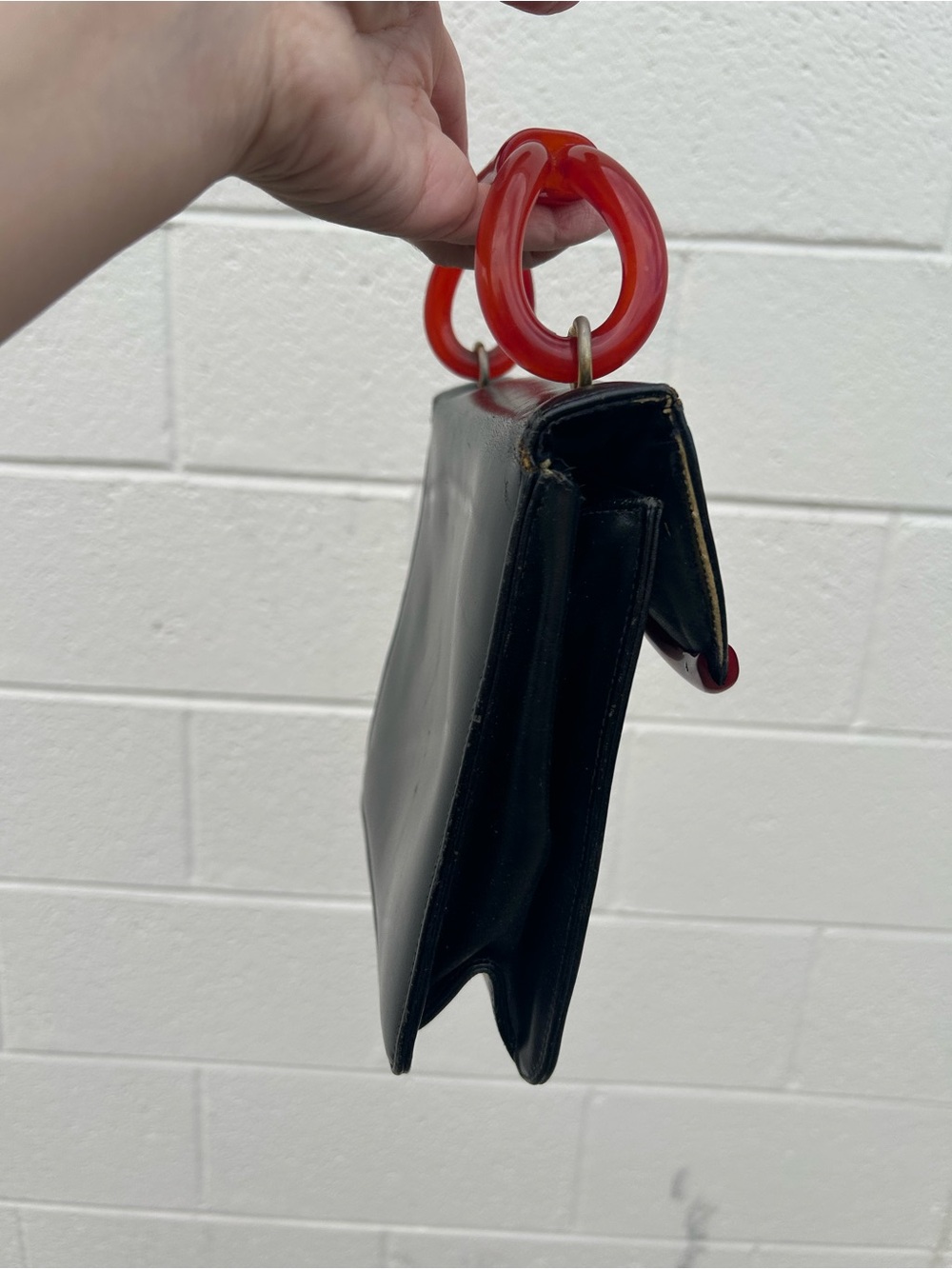 charming vintage black leather handbag Lucite Bakelite handle - Picture 2 of 9